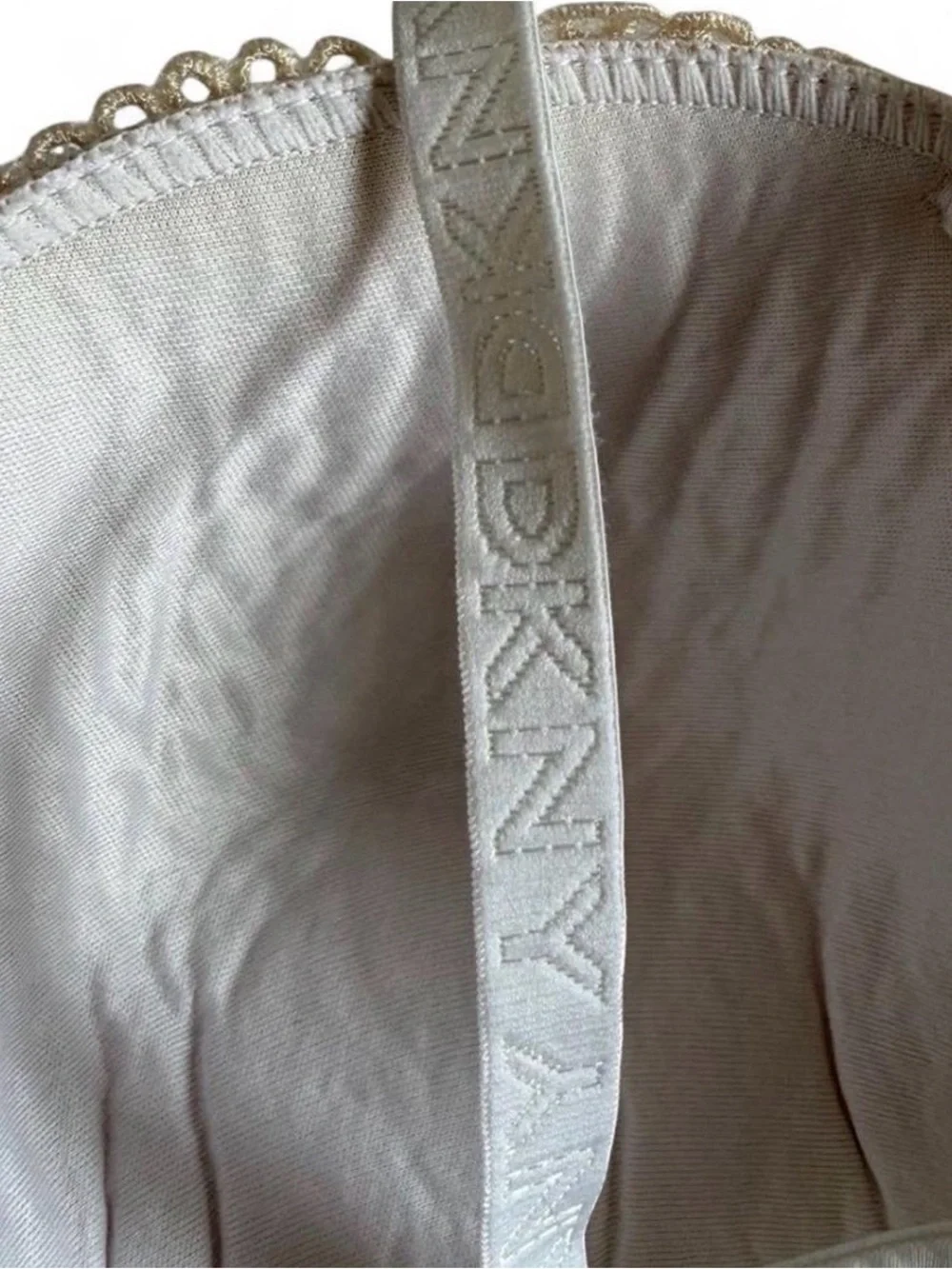 DKNY Perfect Lift T-Shirt Bra 34C Underwire Molded Padded Lace Trim Adjustable